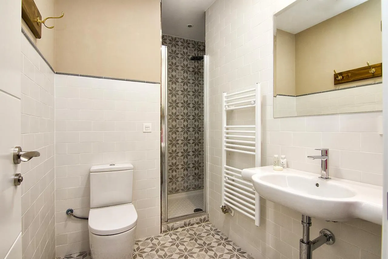 Bright & Elegant City Centre 3 Bedroom Apartment Granada 0*,  Espanha