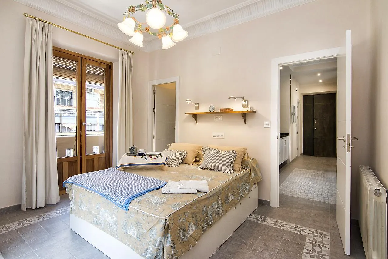 Bright & Elegant City Centre 3 Bedroom Apartment Granada