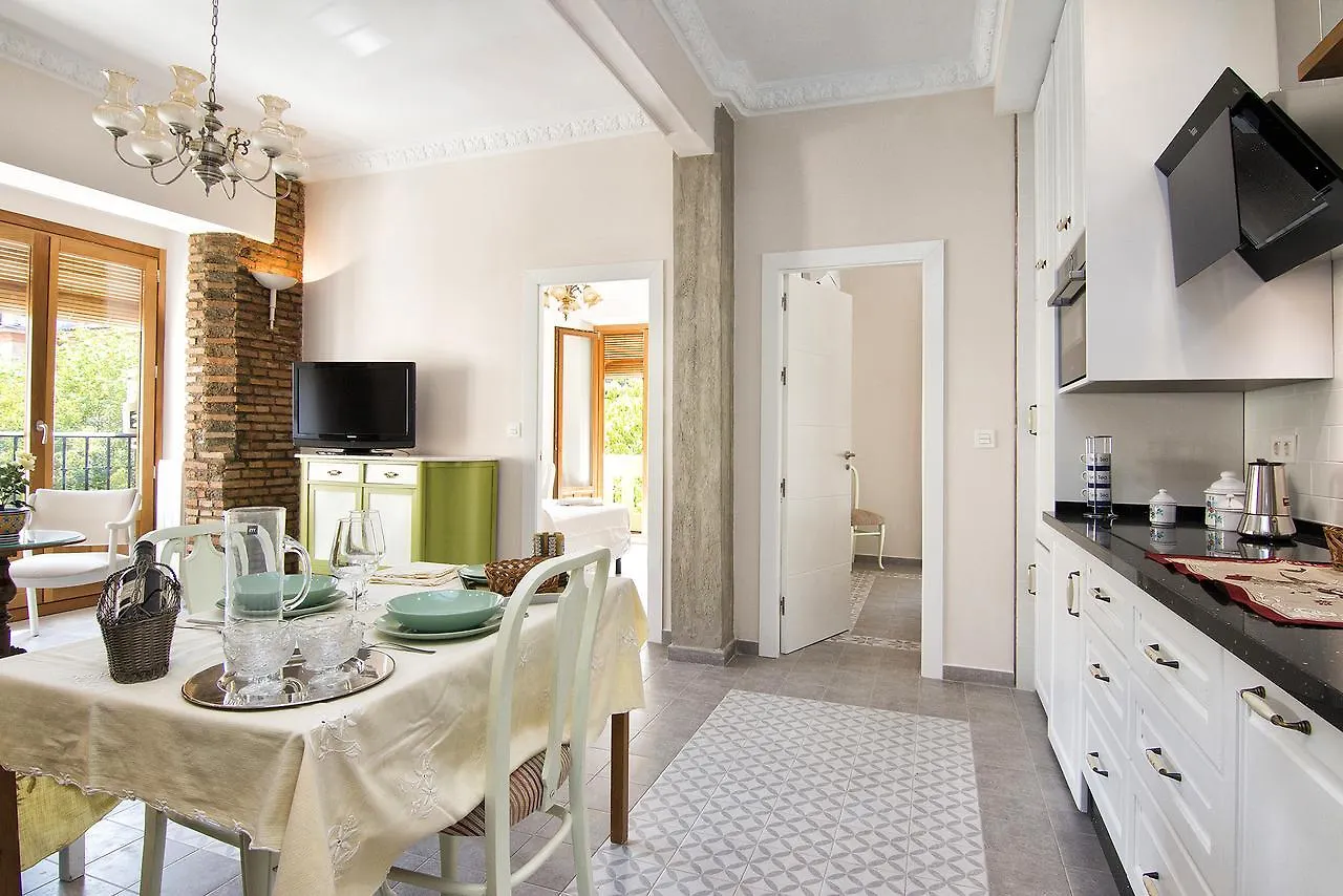 Bright & Elegant City Centre 3 Bedroom Apartment Granada