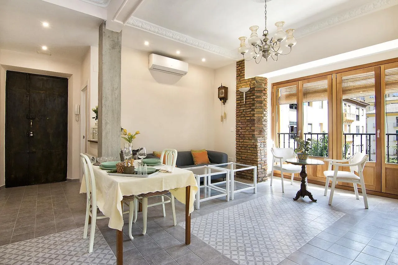 Bright & Elegant City Centre 3 Bedroom Apartment Granada